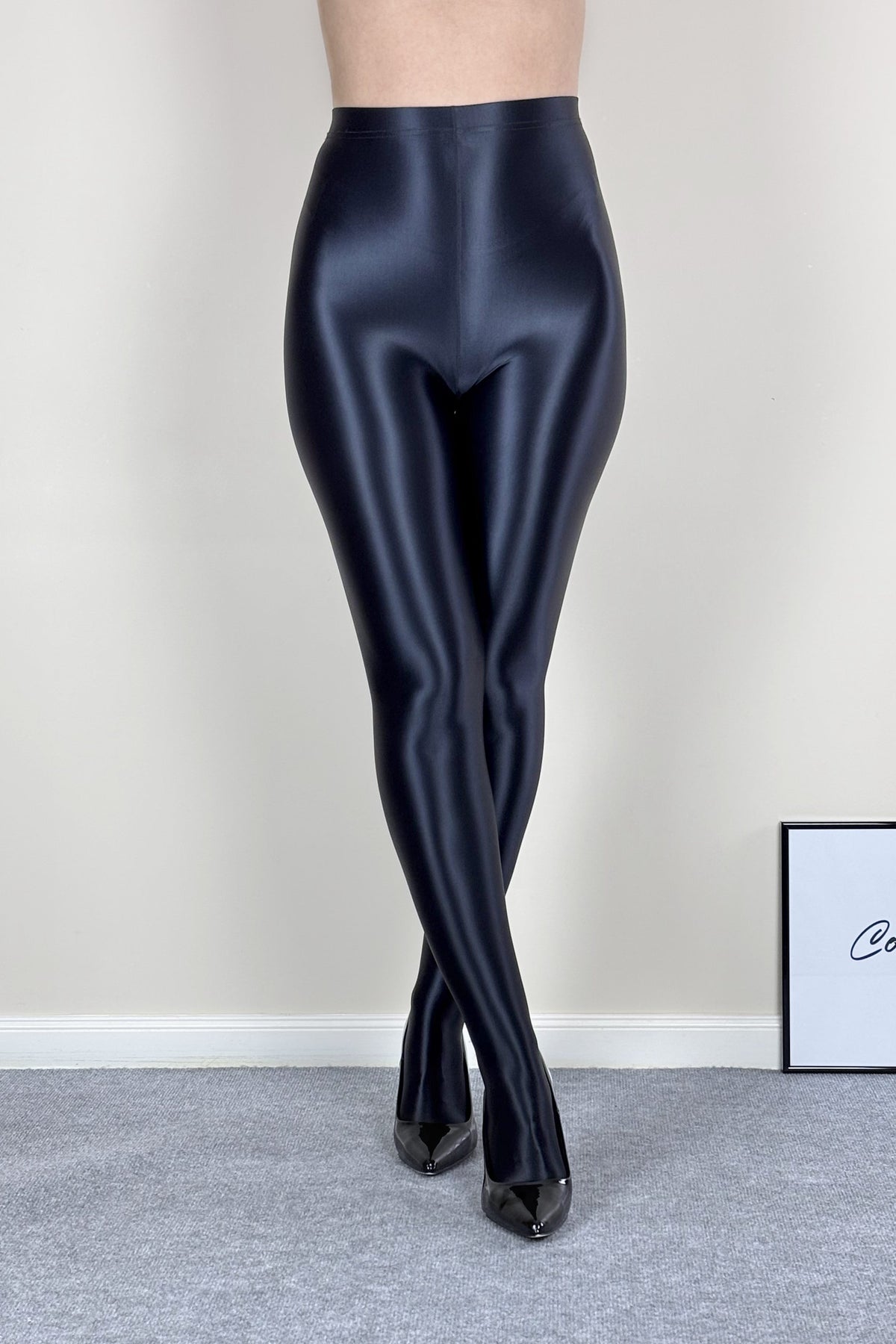 Shiny Curve Back Seam Tights